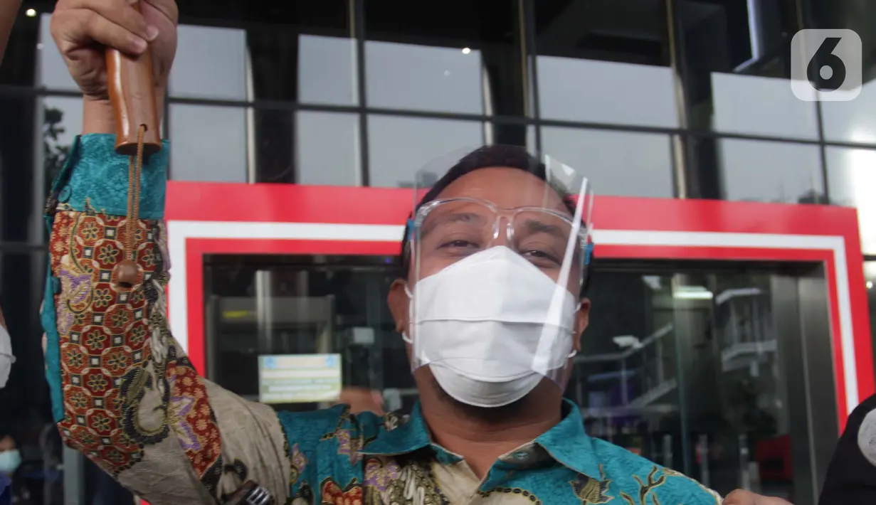 Plt Gubernur Sulsel, Andi Sudirman Sulaiman usai diperiksa di gedung Merah Putih KPK, Jakarta, Rabu (2/6/2021). Andi S Sulaiman diperiksa sebagai saksi dugaan suap perizinan dan pembangunan infrastruktur di Pemprov Sulsel 2020-2021 dengan tersangka Nurdin Abdullah. (Liputan6.com/Helmi Fithriansyah)