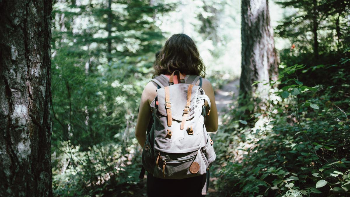 Sahabat Fimela, Begini Cara Mendaki Gunung yang Aman dan Menyenangkan