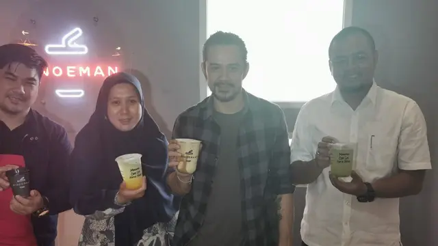 Roby Tremonti menjalani bisnis di sela-sela kesibukan syutingnya.