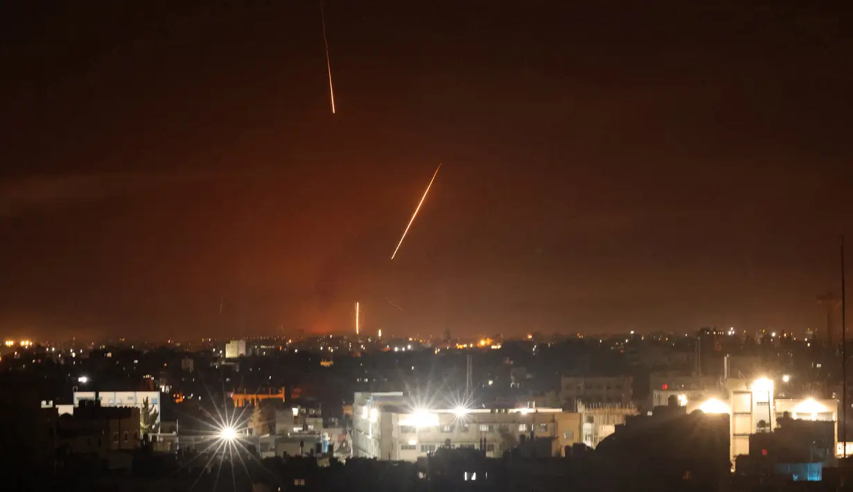 FOTO: Serangan Balasan, Hamas Hujani Israel dengan Ratusan Roket