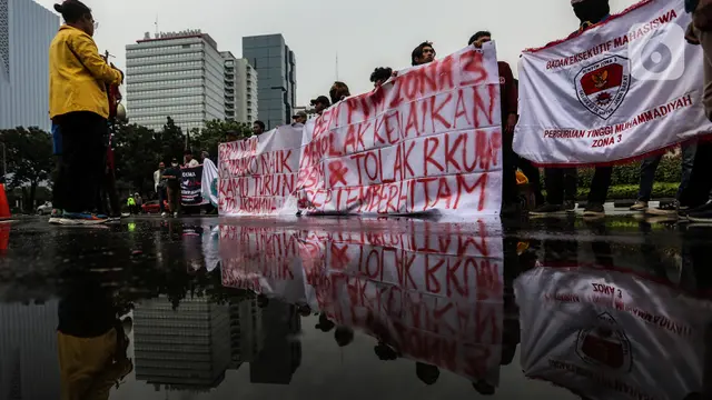 Demo Mahasiswa Tolak Kenaikan Harga BBM di Patung Kuda