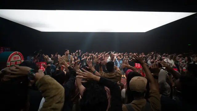 Bernyanyi dan Mendengarkan Musik Favorit untuk Melepas Emosi [Dok/Uniqlo]