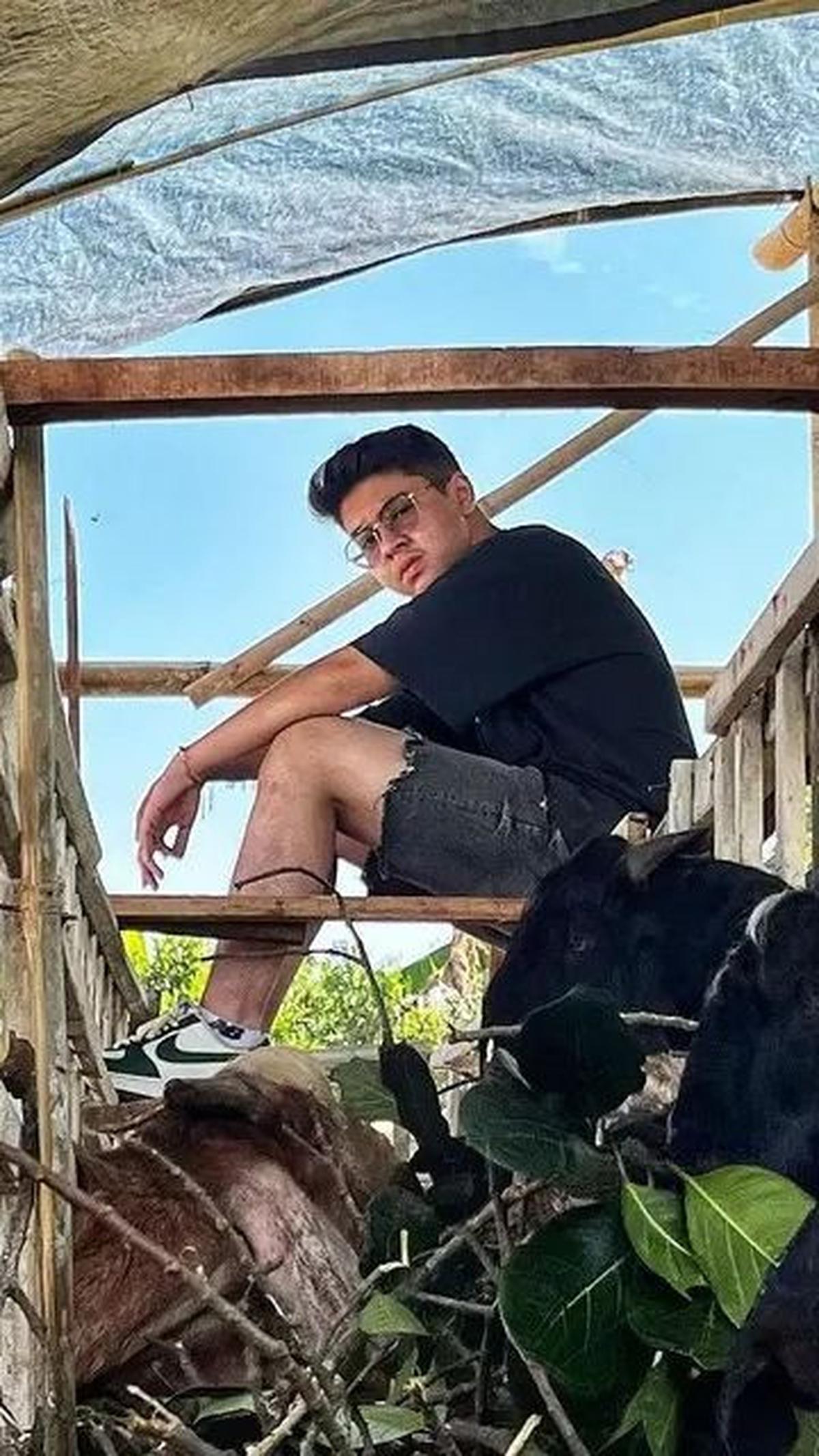 Baim tidak hanya dikenal sebagai aktor, tetapi juga sebagai pemilik usaha ternak kambing.&nbsp;