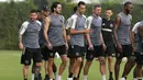 Pemain Inter Miami, Lionel Messi, mengikuti sesi latihan jelang pertandingan melawan Cruz Azul pada laga Leagues Cup 2023 di Fort Lauderdale, Kamis (20/7/2023). Pertandingan melawan Cruz Azul akan menjadi debut bagi Lionel Messi bersama The Herons. (AP Photo/Lynne Sladky)