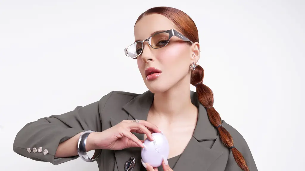 MOP Beauty menghadirkan pendekatan berbeda dalam peluncuran Unbothered Demi-Matte Cushion dengan merilis lagu yang dinyanyikan langsung oleh Tasya Farasya. (Foto/Dok: MOP)