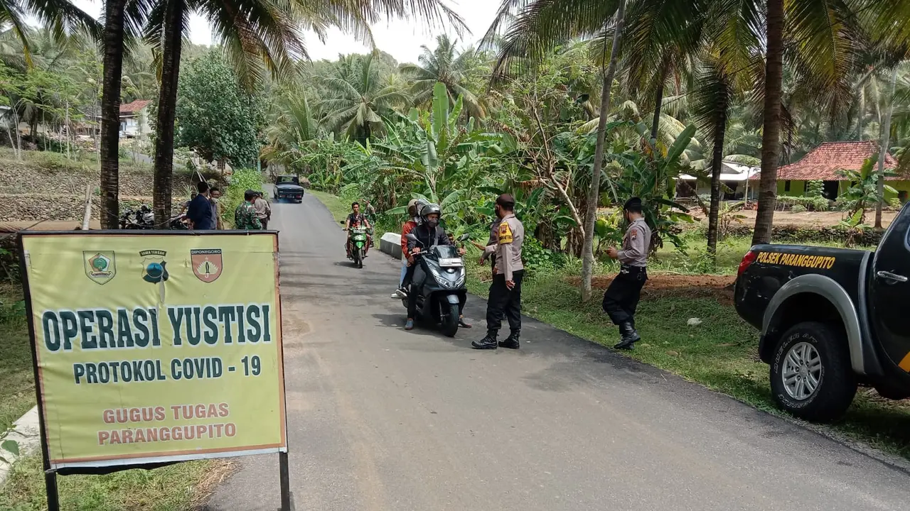Pelanggar Prokes Nyanyikan Indonesia Raya