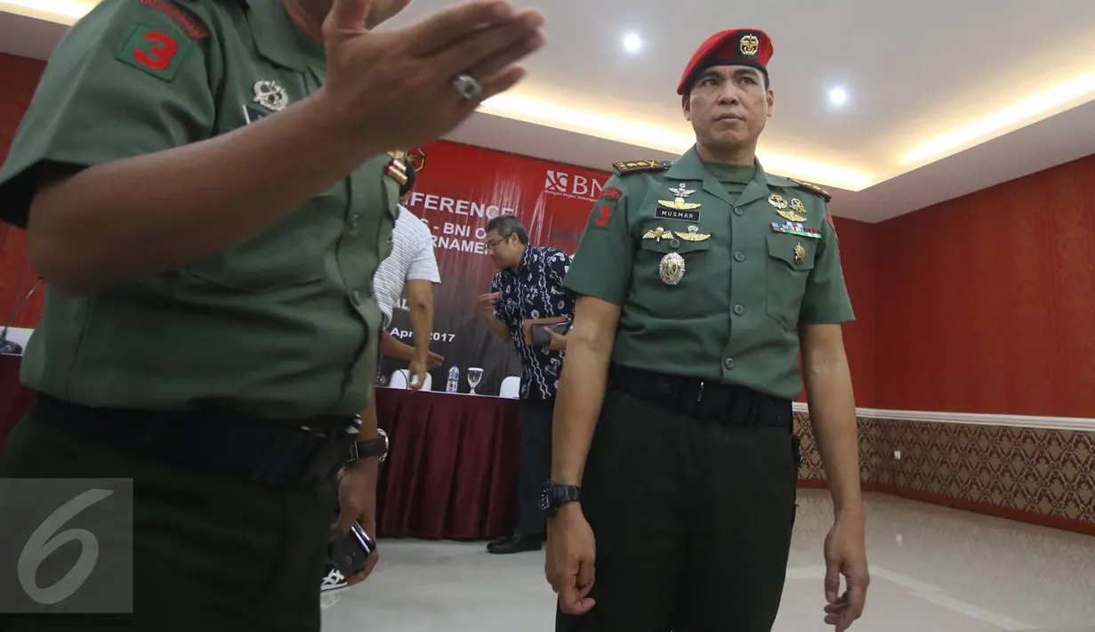 Wakil Komandan Grup-3 Kopassus Letnal Kolonel Inf Ahmad Fikri Musmar usai jumpa pers kegiatan Danjen Kopassus - BNI Open Volley Ball Tournament di Gedung Tribuana Grup-3 Kopassus  Cijantung, Jakarta Timur, Jumat (31/3). (Liputan6.com/Immanuel Antonius)