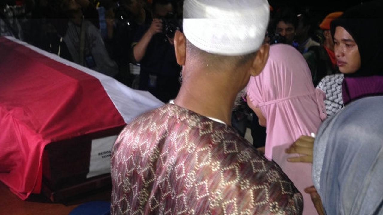 3 Jenazah prajurit Paskhas korban Hercules tiba di Pekanbaru
