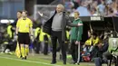 Ekspresi pelatih Manchester United, Jose Mourinho saat memimpin timnya melawan Celta Vigo pada leg pertama semifinal Liga Europa di Balaidos stadium, Vigo, (4/5/2017). MU menang 1-0. (AP/Lalo R. Villar)