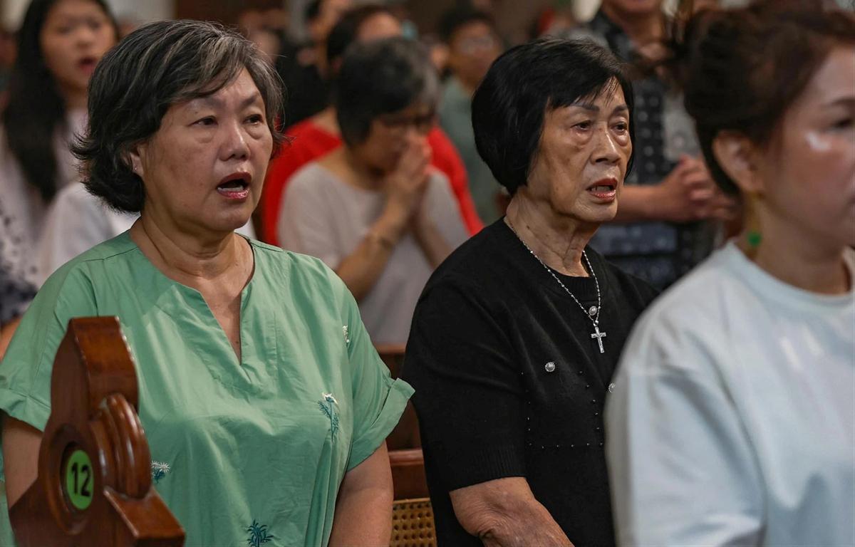 FOTO: Suasana Khidmat Misa Natal 2025 di Gereja Katedral Jakarta Dihadiri Ribuan Umat