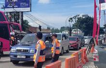 Jalur Wisata Garut Tetap Ramai Kendaraan Jelang Akhir Pekan Libur Sekolah