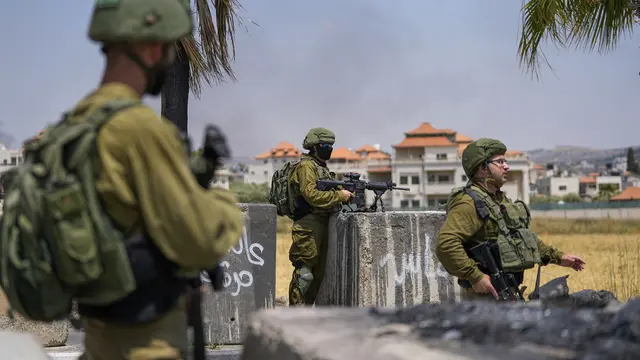 Polisi Israel dan Pengunjuk Rasa Draze