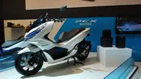 Honda PCX listrik diperkenalkan di IMOS 2018. (Arief/Liputan6.com)