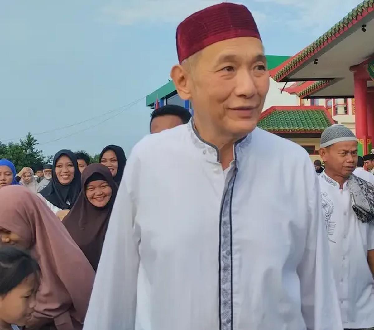 Presiden Jokowi telah meresmikan Tol Cisumdawu, Selasa 11 Juli. Sejumlah menteri, gubernur Jawa Barat dan bupati Sumedang juga hadir.

Rupanya ada cerita dari sang pemilik jalan tol Jusuf Hamka. Awalnya Jusuf menunggu Jokowi di pintu tol Ujung Jaya.