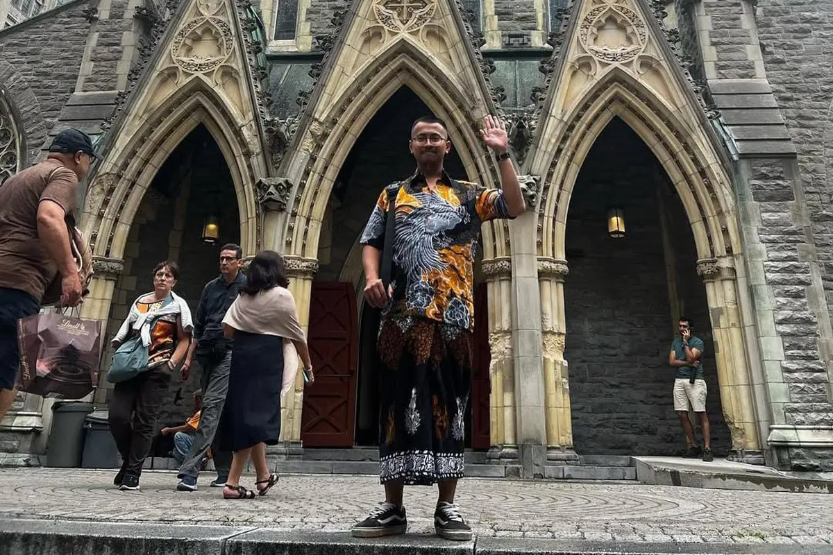 Mohammad Haidar saat Mengunjungi Christ Church Cathedral di Montreal, Kanada