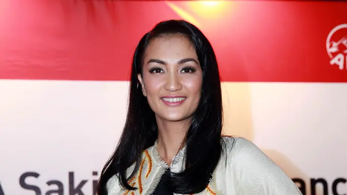 [Bintang] Atiqah Hasiholan