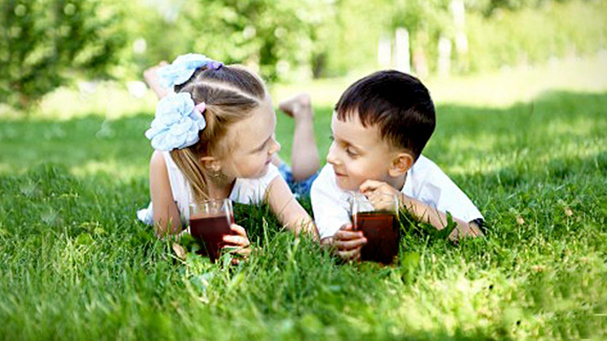 Minuman Apa Yang Baik Untuk Anak? - Parenting Fimela.com