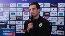 Gelandang Timnas Indonesia, Thom Haye, memberikan keterangan saat jumpa pers jelang laga melawan Arab Saudi di Stadion Utama Gelora Bung Karno (SUGBK), Jakarta Pusat, pada Senin (18/11/2024). (Bola.com/M Iqbal Ichsan)