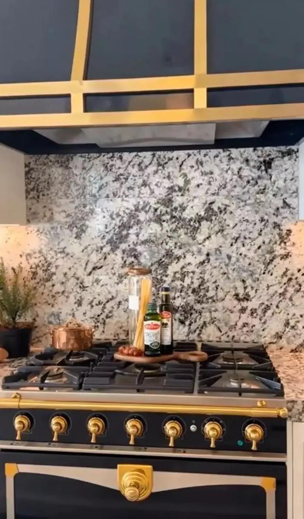 Potret Rumah Nabila Syakieb Bergaya American Classic dengan Dapur Mewah
