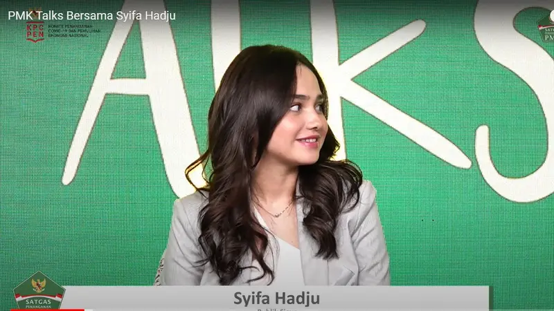 Artis Syifa Hadju menjadi bintang tamu dalam program talkshow yang dipandu Gusti Ega.