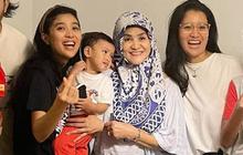 Aktris Senior Era 80an, 8 Foto Ultah Ibunda Olivia Zalianty Yang Bahagia Bersama Anak & Cucu