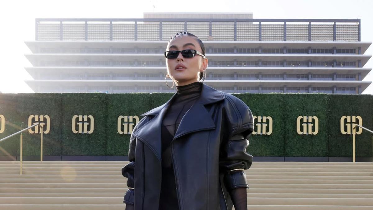 6 Potret Agnez Mo Tampil Bold di Gold Gala 2026, Padukan Bralette dan Jaket Kulit