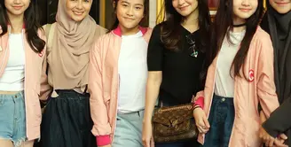 Ajang GADIS Sampul 2024 kembali menarik perhatian, terutama dengan keikutsertaan anak-anak selebriti terkenal. Beberapa di antaranya adalah anak Zaskia Adya Mecca, Cut Tari, dan Meisya Siregar, yang berhasil lolos ke babak 20 besar. [@zaskiadyamecca].