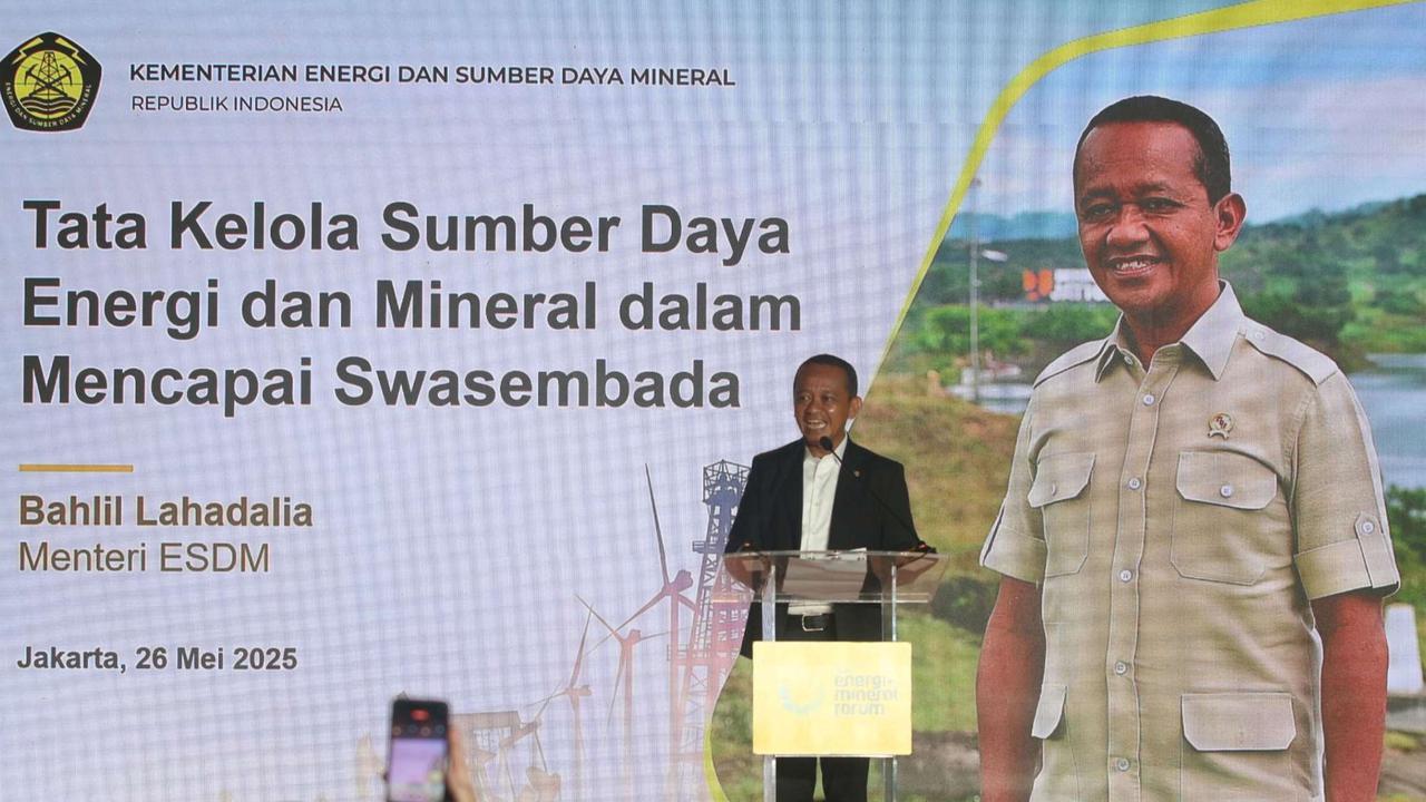 Bahlil dalam acara Energi Mineral Forum 2025