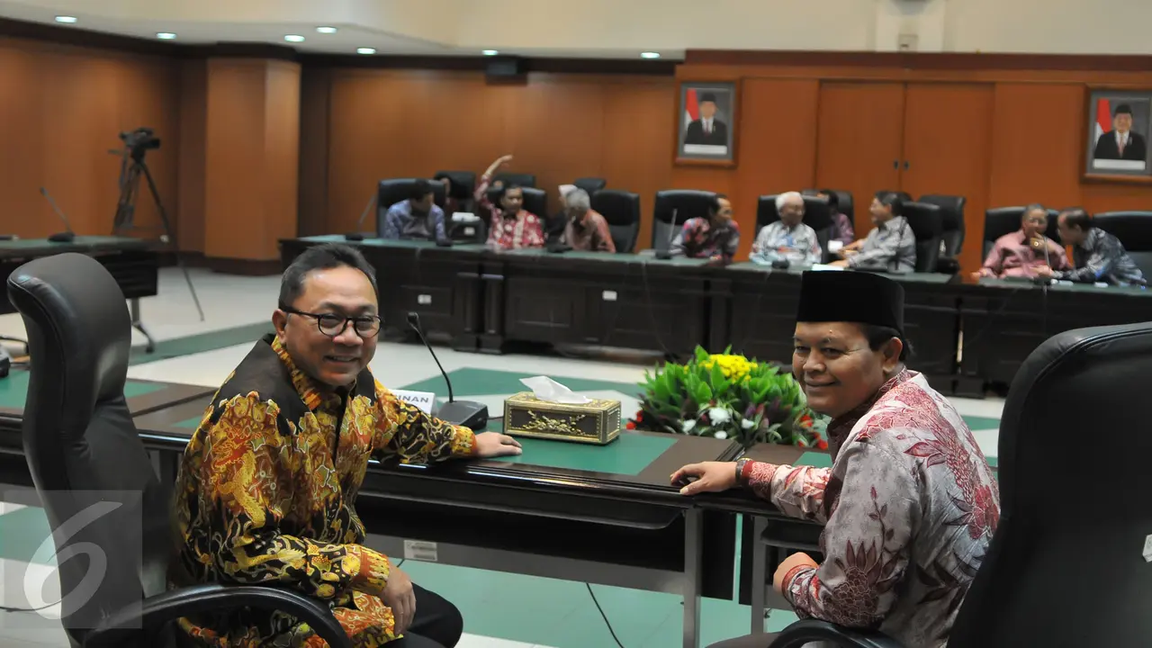 20150709-Pimpinan MPR Antar Undangan untuk Ketua MA-Jakarta-Ketua MPR Zulkifli Hasan dan Wakil Ketua MPR Hidayat Nur Wahid 