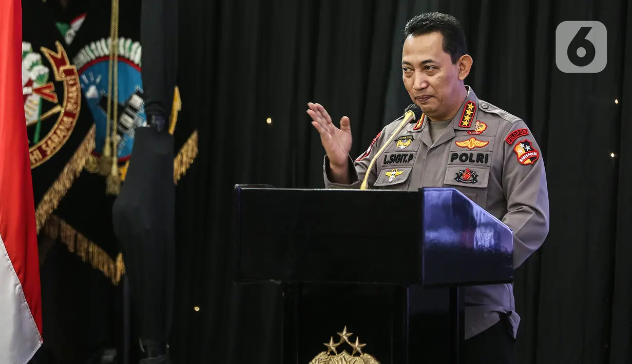 Kapolri Jenderal Pol Listyo Sigit Prabowo saat peluncuran aplikasi Propam Presisi, Jakarta, Selasa (13/4/2021). Aplikasi ini sebagai sarana pengaduan oknum polisi dan PNS di kesatuan Polri agar  bisa melapor lebih cepat, mudah, transparan, akuntabel dan informatif. (Liputan6.com/Johan Tallo)