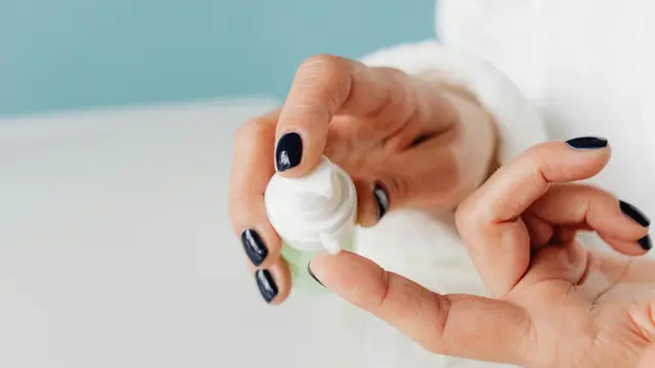 Sunscreen atau Sunblock? Kenali Bedanya agar Kulit Sehat di Bawah Terik Matahari