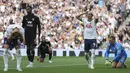 Apes bagi Richarlison usai mencetak gol perdananya bersama Tottenham. Gol pemain Brasil tersebut dianulir dan dinyatakan offside oleh wasit setelah melihat tayangan ulang VAR. (AP Photo/Ian Walton)