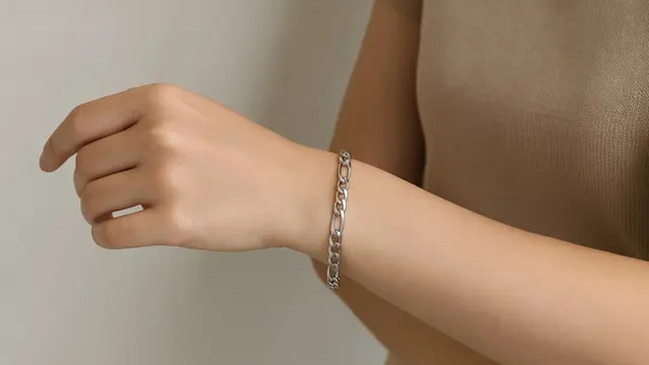 10 Model Gelang Rantai Titanium Terbaru, Jadi Perhiasan Wanita yang Hits untuk Segala Usia di 2025