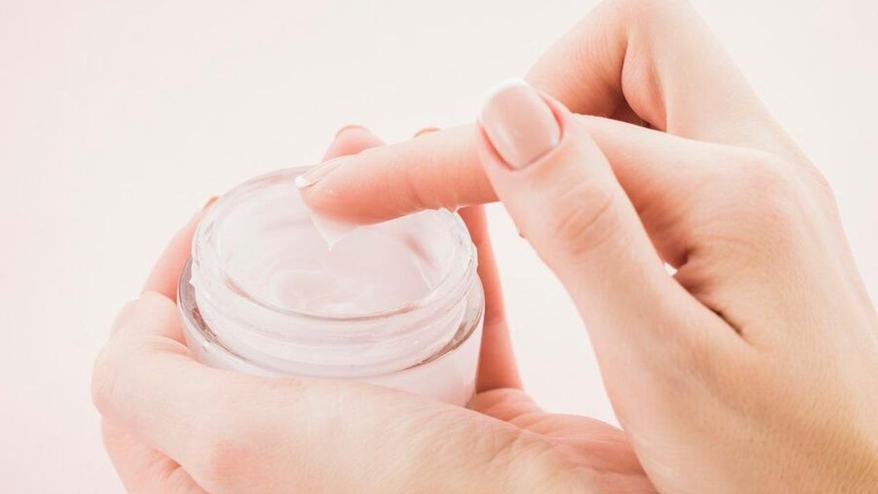 3. Ceramide: Pelindung Skin Barrier untuk Kulit Kering
