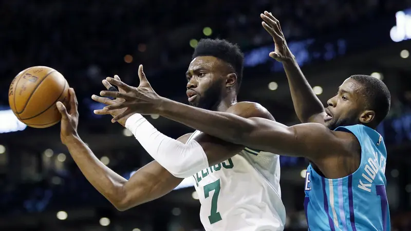 NBA: Irving Cedera, Celtics Menang Dramatis atas Hornets