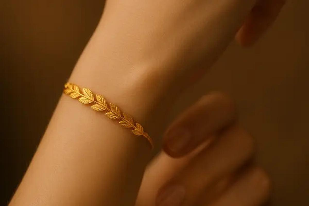 9 Model Gelang Emas Elegan 2 Gram Motif Daun, Ide Perhiasan Menawan di 2025