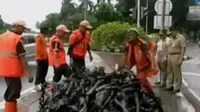 VIDEO: Sampah Kulit Kabel Kembali Sumbat Saluran Air Ibu Kota