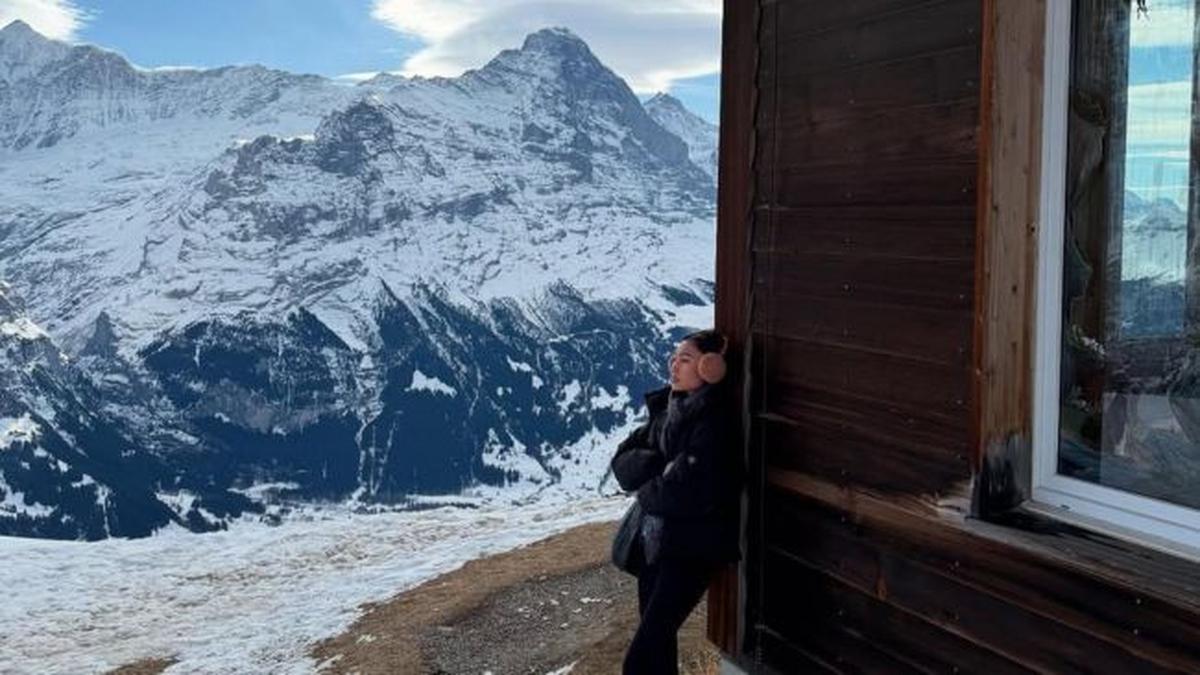 5 Potret Novia Bachmid Liburan di Swiss, View Pegunungan dan Salju Penuh Keindahan