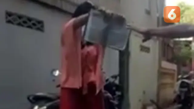 Tangkapan layar wanita Makassar mengaku yahudi lalu banting dan ancam robek Al-Qur'an (Istimewa)