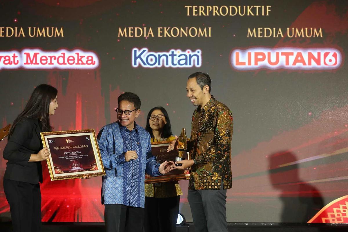 FOTO: Liputan6.com Sabet Penghargaan Media Online Terproduktif dari OJK