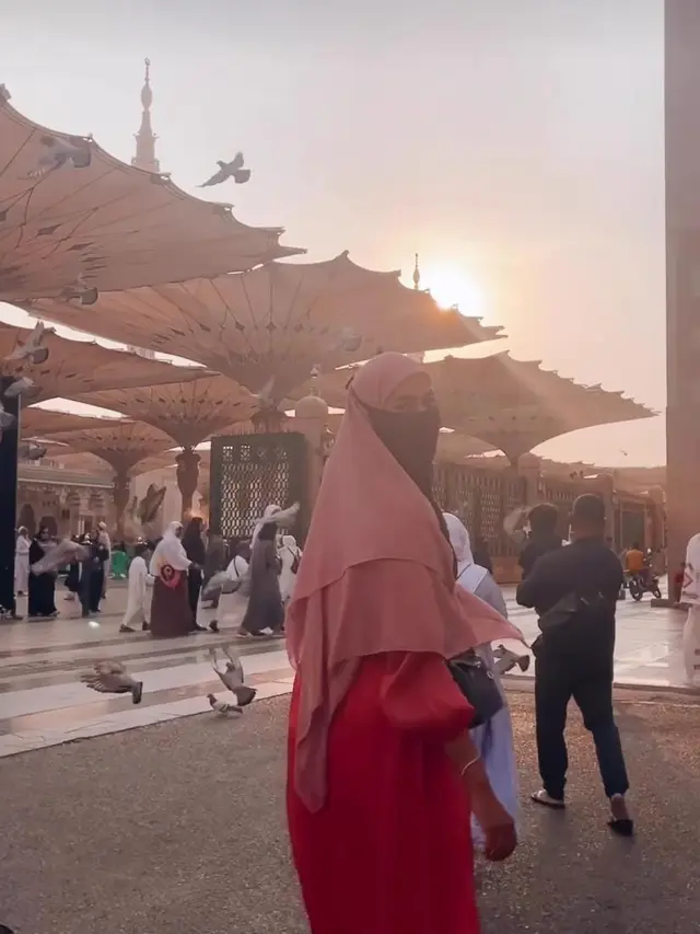 Paula Verhoeven umrah pakai cadar