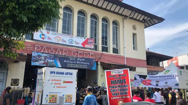 Operasi Pasar gula di Solo, Jawa Tengah.