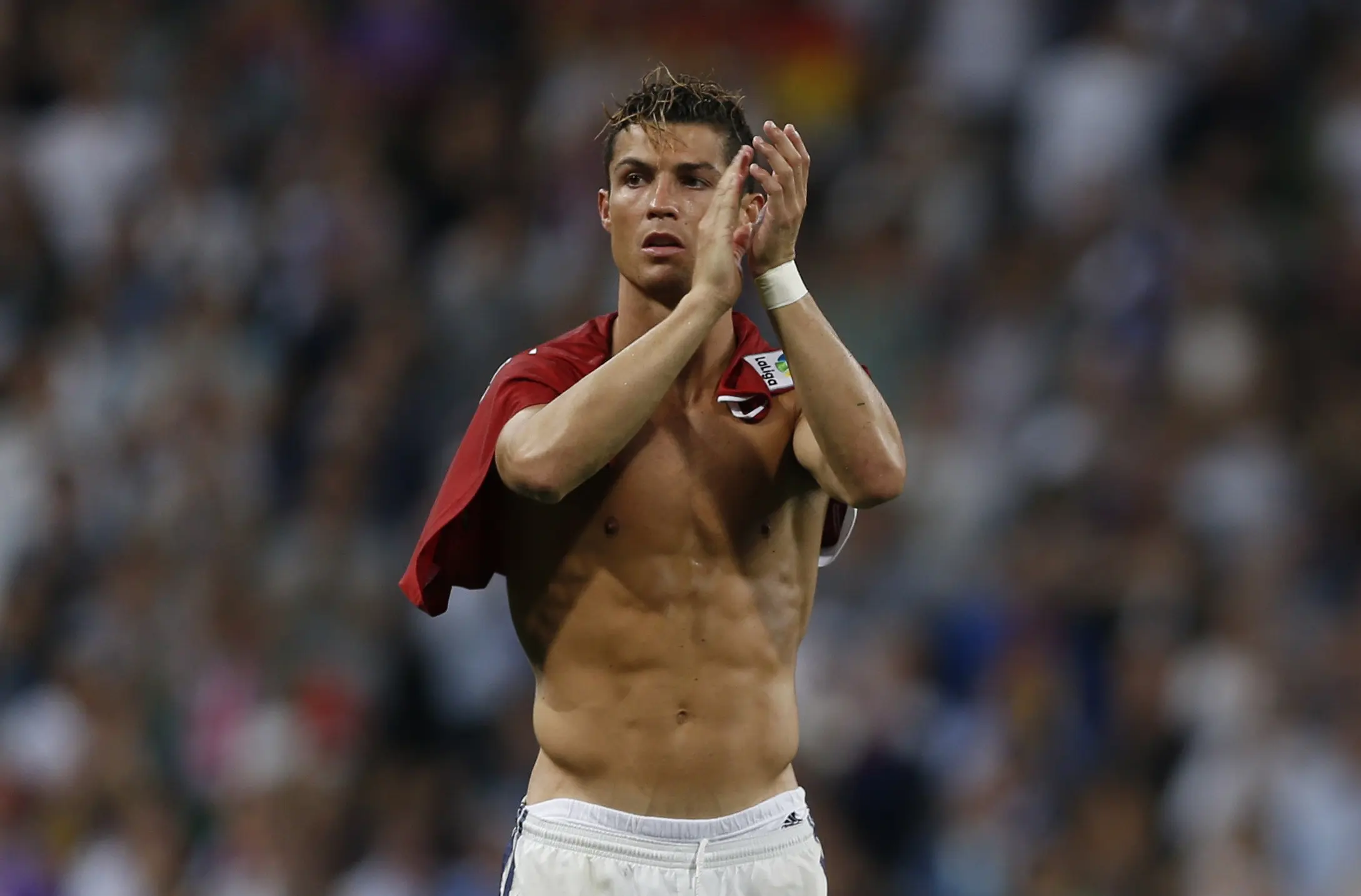 Cristiano Ronaldo menggelar selebrasi usai laga melawan Sevilla di Estadio Santiago Bernabeu, Senin (15/5/2017) dinihari WIB. Ronaldo sudah 25 kali merobek gawang Sevilla. (AP Photo/Francisco Seco)