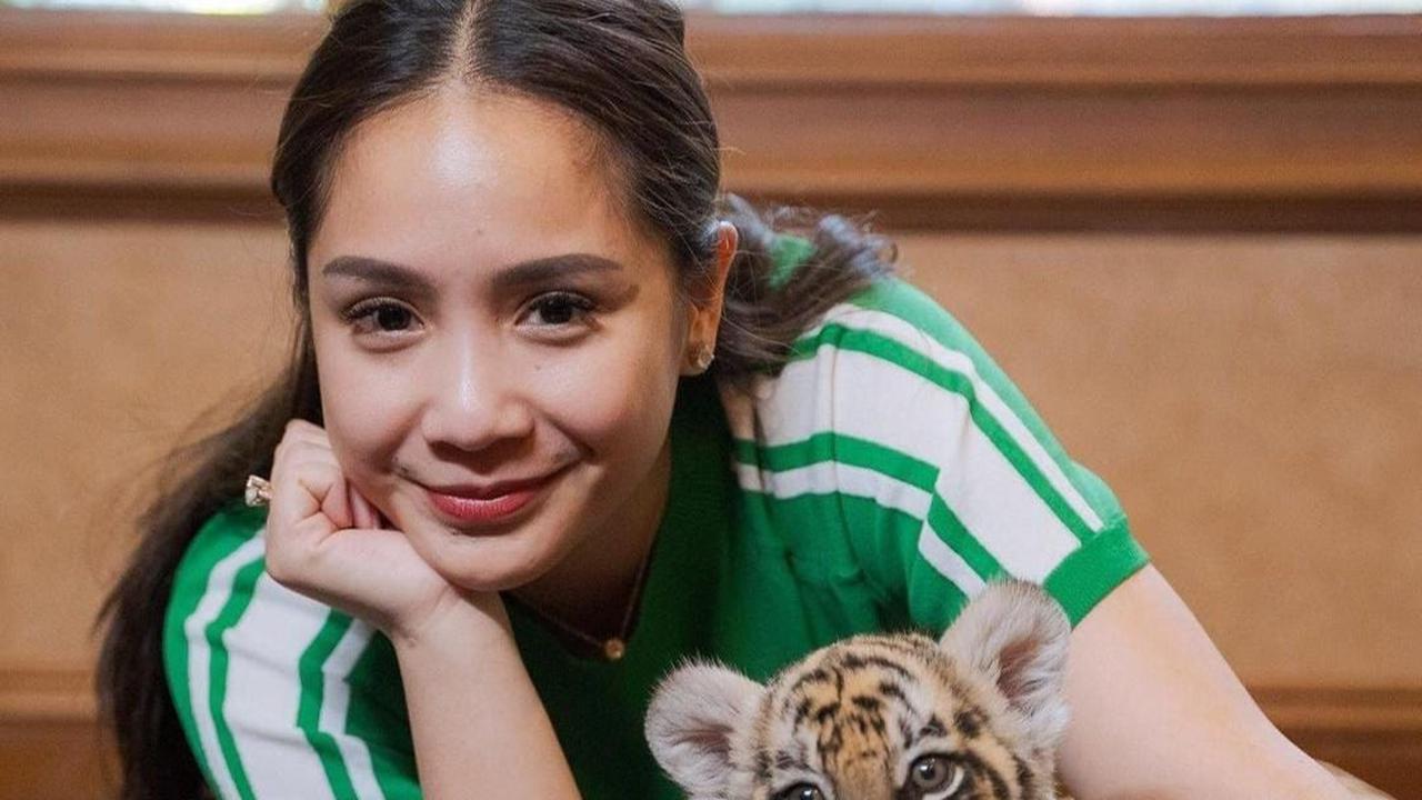Jagat maya dihebohkan dengan kedatangan Taeyong NCT ke kediaman Raffi Ahmad dan Nagita Slavina di Andara, Depok, Jawa Barat. Rupanya, kunjungan Taeyong ini dalam rangka latihan tenis bareng Nagita.