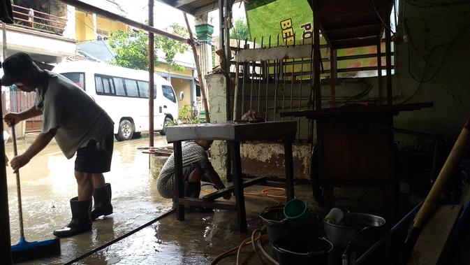 Cerita Pilu Korban Banjir di Bekasi (Foto: Liputan6/Bam Sinulingga)