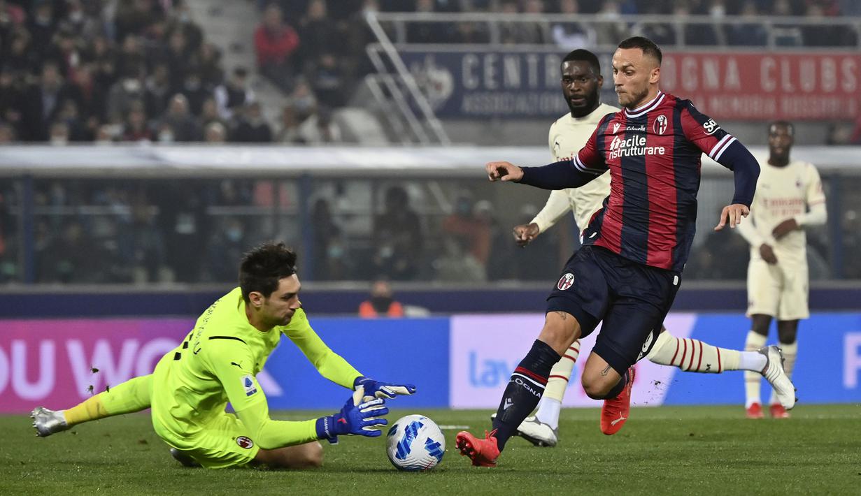 Bologna bahkan mendapatkan peluang emas pada menit ke-78. Tembakan Marko Arnautovic dari jarak dekat masih dapat diblok kiper AC Milan, Ciprian Tatarusanu. (LaPresse via AP/Massimo Paolone)