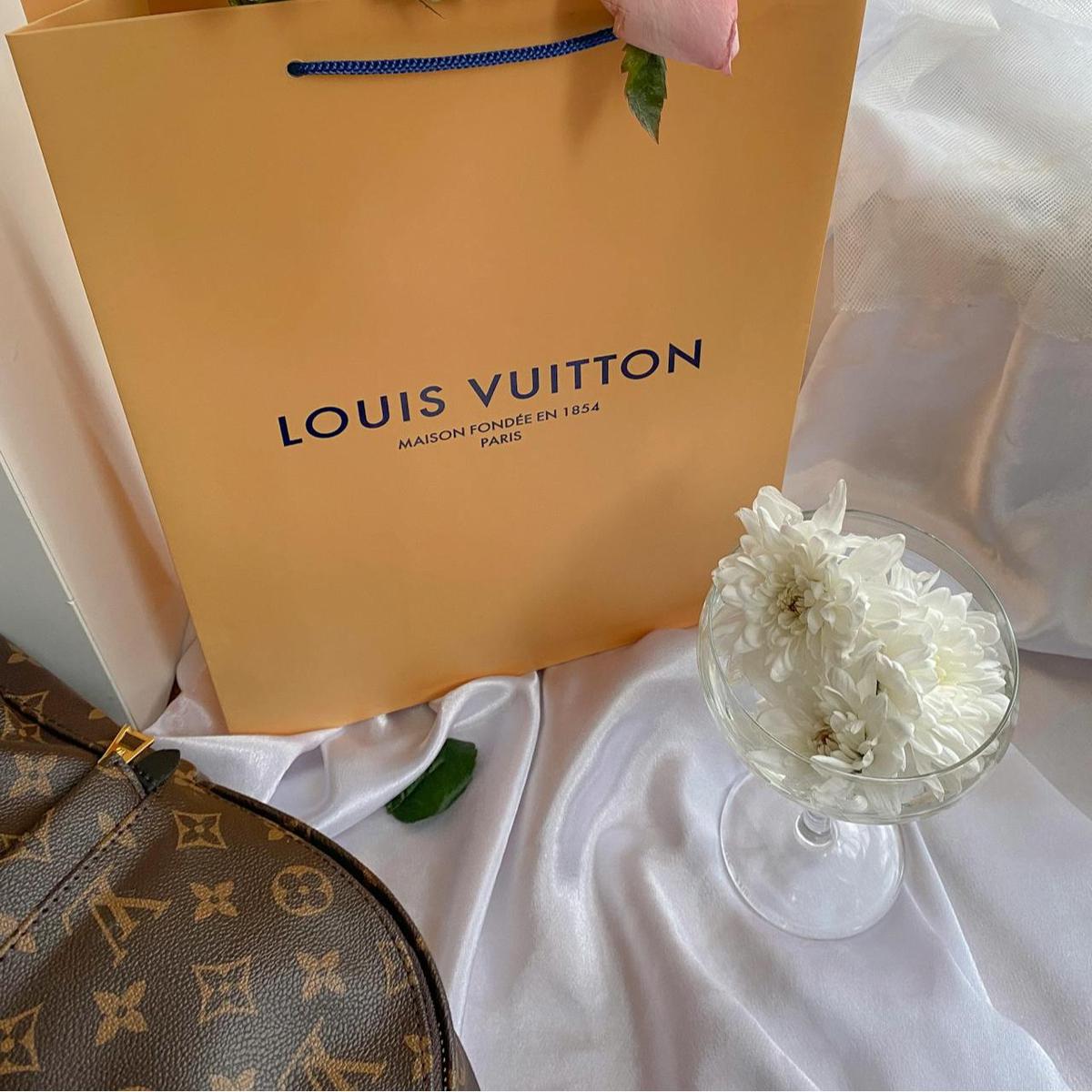 ilustrasi brand louis vuitton