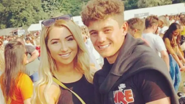 Daniel James dan Ria Hughes