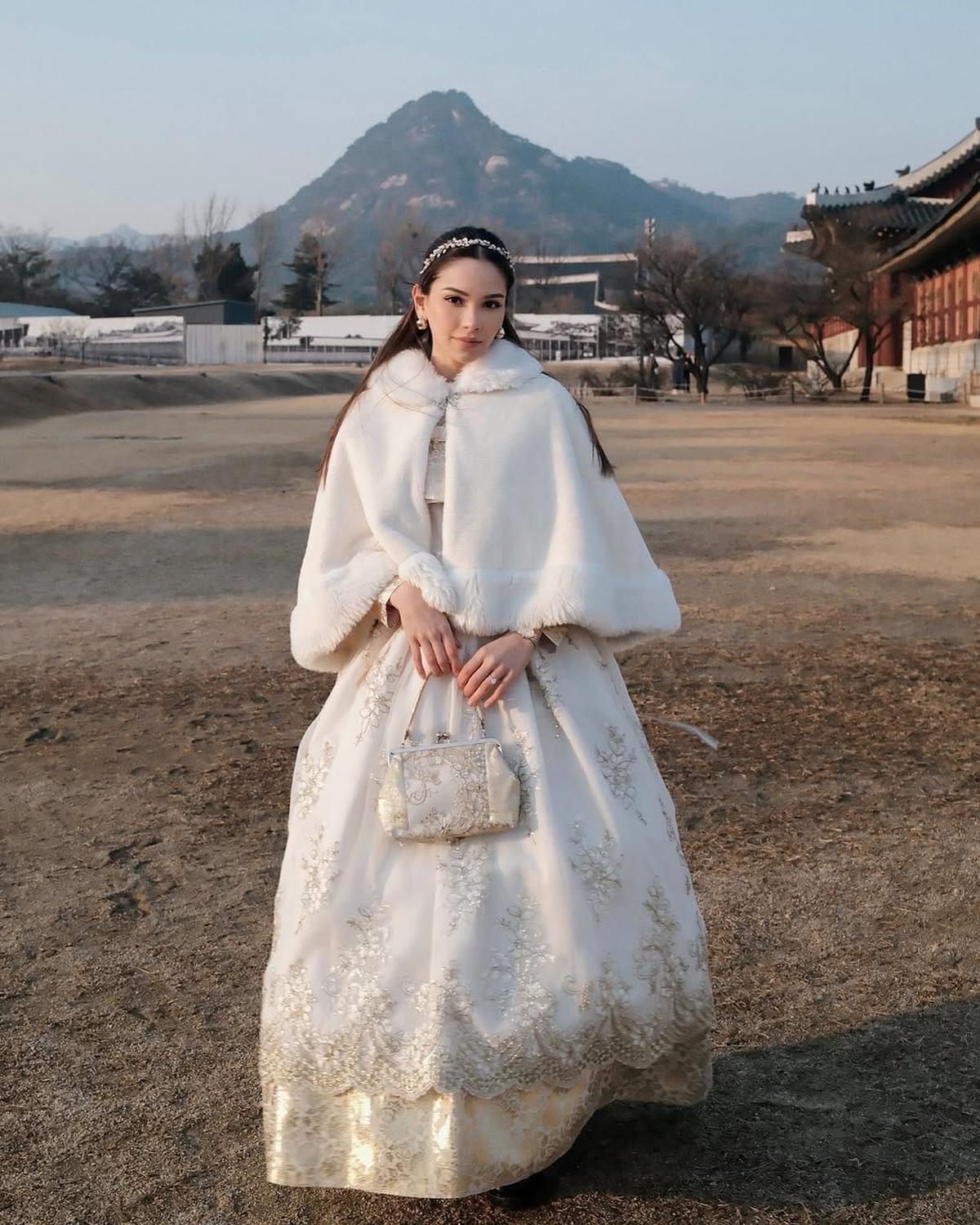Potret Cantik Alyssa Daguise di Korea Selatan, Outfitnya Tak Pernah Gagal