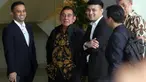 Ketua Umum Pemuda Pancasila (PP) Japto Soerjosoemarno (kedua kiri) bersiap meninggalkan Gedung Merah Putih Komisi Pemberantasan Korupsi (KPK) usai menjalani pemeriksaan di Jakarta, Rabu (26/2/2025). (Liputan6.com/Herman Zakharia)